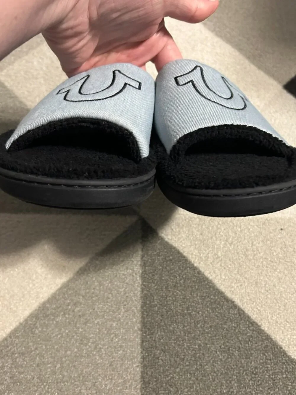 True Religion Slippers Slides Slip-On Size‎ 11-12 Fuzzy Footbed Horseshoe Logo